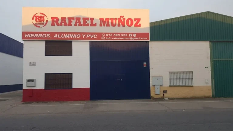 Rafael Muñoz Hierros y Aluminio en Olivares